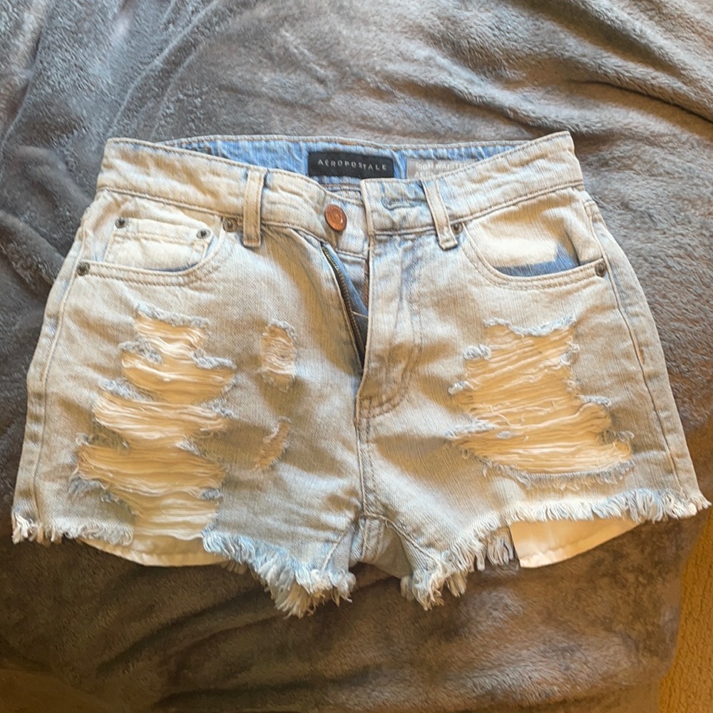 highwaisted light wash jean shorts
